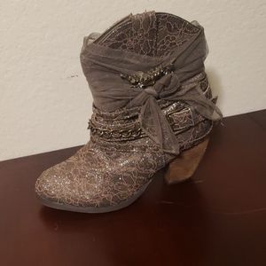 Not rated booties size 7 womens